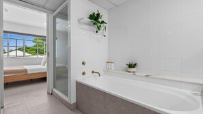 Shower, hair dryer, towels - Resort-Style Apartment Steps from Dining, Beach & Marina in Port Douglas (Port Douglas)