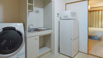 Double Room, Non Smoking | Desk, free WiFi, bed sheets