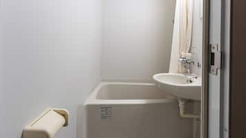 Superior Double Room, Non Smoking | Bathroom | Combined shower/tub, hair dryer, towels, shampoo