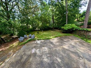 Property grounds - BoHo Chic 1-bedroom house with AC and many extras (Atlanta)