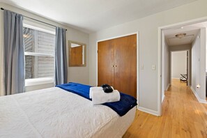 Escrivaninha, Wi-Fi, roupa de cama