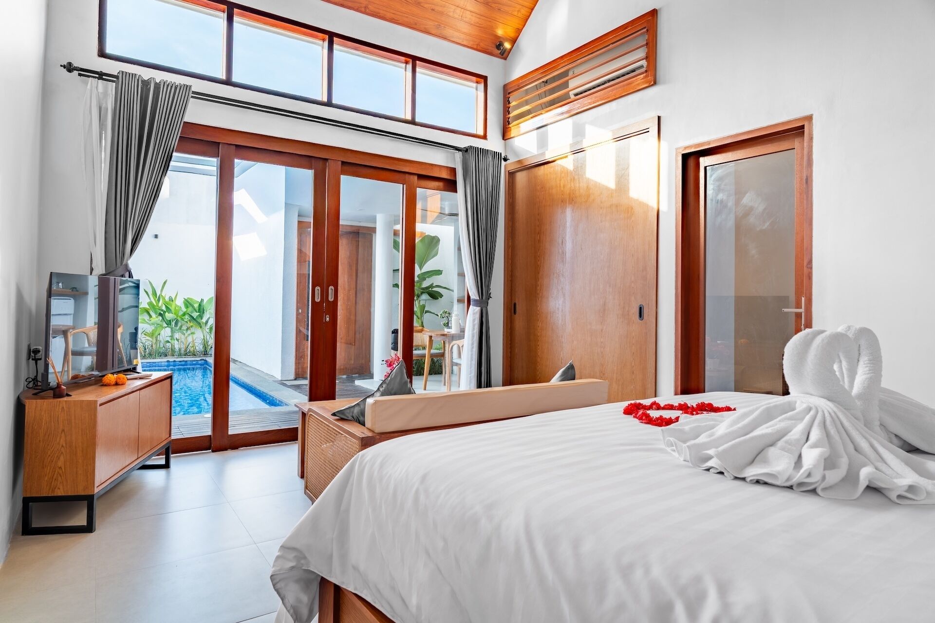 Villa, 1 Queen Bed, Private Pool, Pool View | Free WiFi, bed sheets