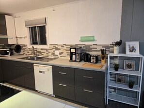 Private kitchen - Brossard home inn2 (Brossard)