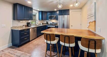 Cozy Island Escape, Patio, Central to Beaches
