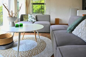 TV, fireplace - Provençal villa facing the Gulf of Saint-Tropez (roquebrune)