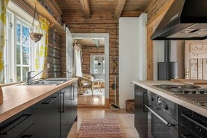Coffee/tea maker, oven, dishwasher - Exclusive wilderness stay with private shoreline (Hedalen)