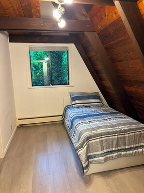 4 habitaciones, tabla de planchar con plancha, wifi y ropa de cama