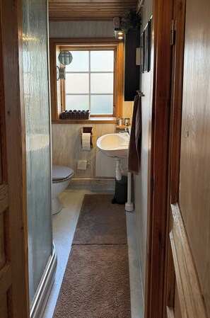 Shower - Log cabin with lake view by lake Björken (Grangärde)