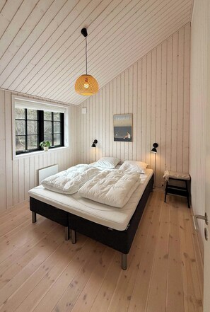 Free WiFi - Modern wooden house built in a classic style (Glesborg)