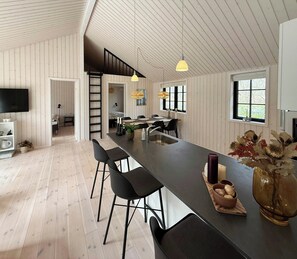 Dining - Modern wooden house built in a classic style (Glesborg)