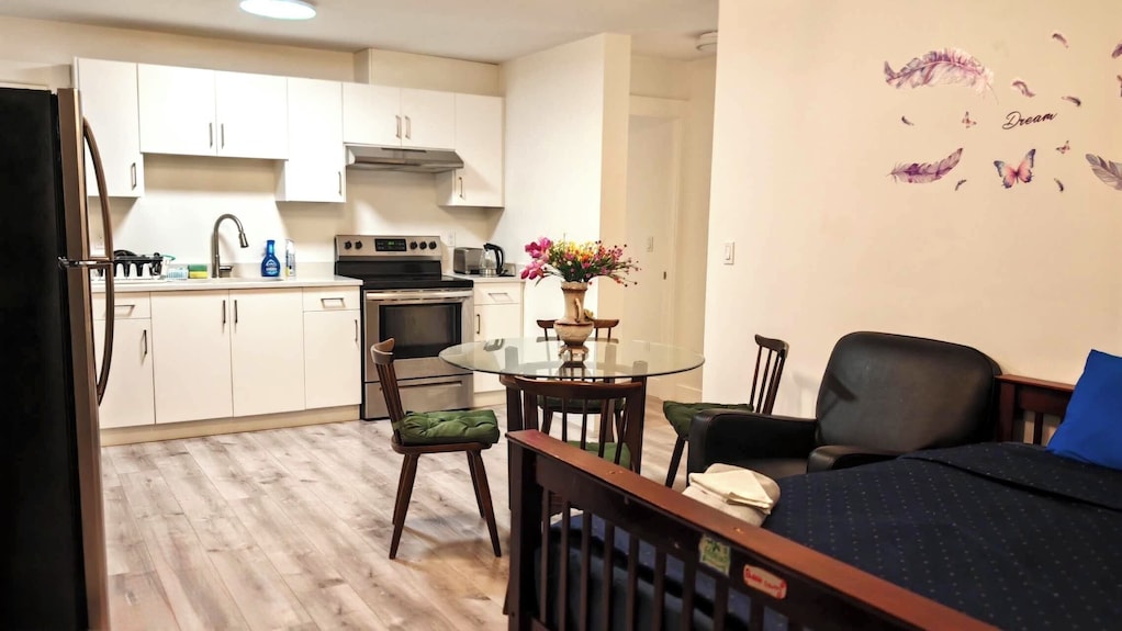 Entire Two Bedroom Basement Unit In Surrey Fleetwood Area - Surrey