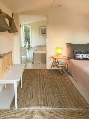 A room with a bed, a small table, a lamp, and a chair. - Summerhouse by Tisvilde Hegn forest (Tisvildeleje)