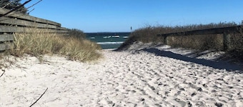 Charming log cabin 200 metres from the beach