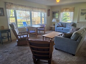 Living area - Cozy 3 bedroom cabin steps away from Lake Superior (Bayfield)