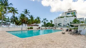 Pool - Spectacular 1-bedroom condo w/ King bed, AC, Wifi & parking in vibrant beach (Carolina)
