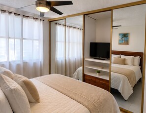 Room - Spectacular 1-bedroom condo w/ King bed, AC, Wifi & parking in vibrant beach (Carolina)
