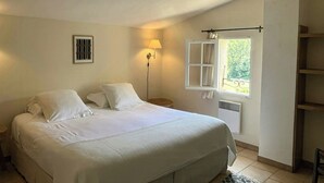 2 soverom, skrivebord og wi-fi (inkludert)