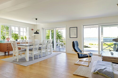 Modern holiday home with view and boat in Aspö