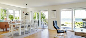 Modern holiday home with view and boat in Aspö