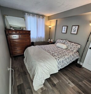 Room - Stunning 17th Floor 1 Bed with Detroit Skyline & River Views – Downtown Windsor (Windsor)