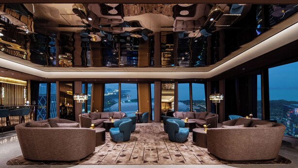 A spacious lobby with high ceilings, a central seating area, and large windows offering a city view. - Crystal Orange Hotel Shenzhen Bay MixC (Shenzhen)