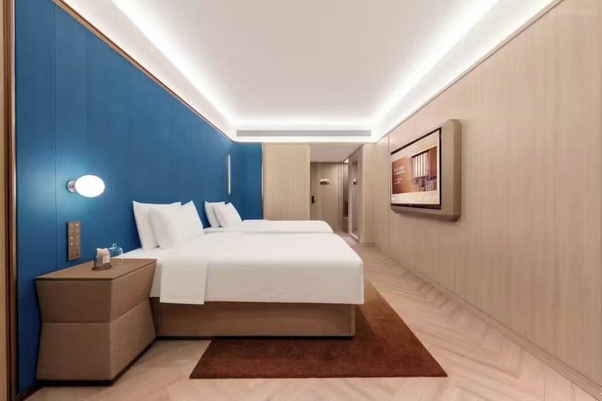 Basic Twin Room, City View | Premium bedding, pillow-top beds, free minibar, desk