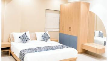 Deluxe tweepersoonskamer, airconditioning | Hypoallergeen beddengoed, een bureau, geluiddichte muren, gratis wifi