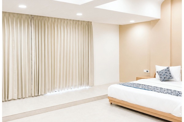 Deluxe Double Room, Air conditioning | Hypo-allergenic bedding available, desk, soundproofing, WiFi (free)