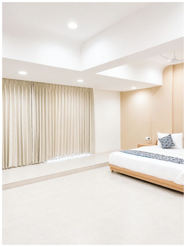 Deluxe Double Room, Air conditioning | Hypo-allergenic bedding, desk, soundproofing, free WiFi