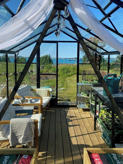 Romantic country cabin with fjord views on Åmøy