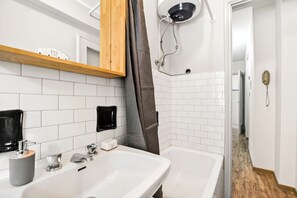 Bathroom - Francis Home (Roure)