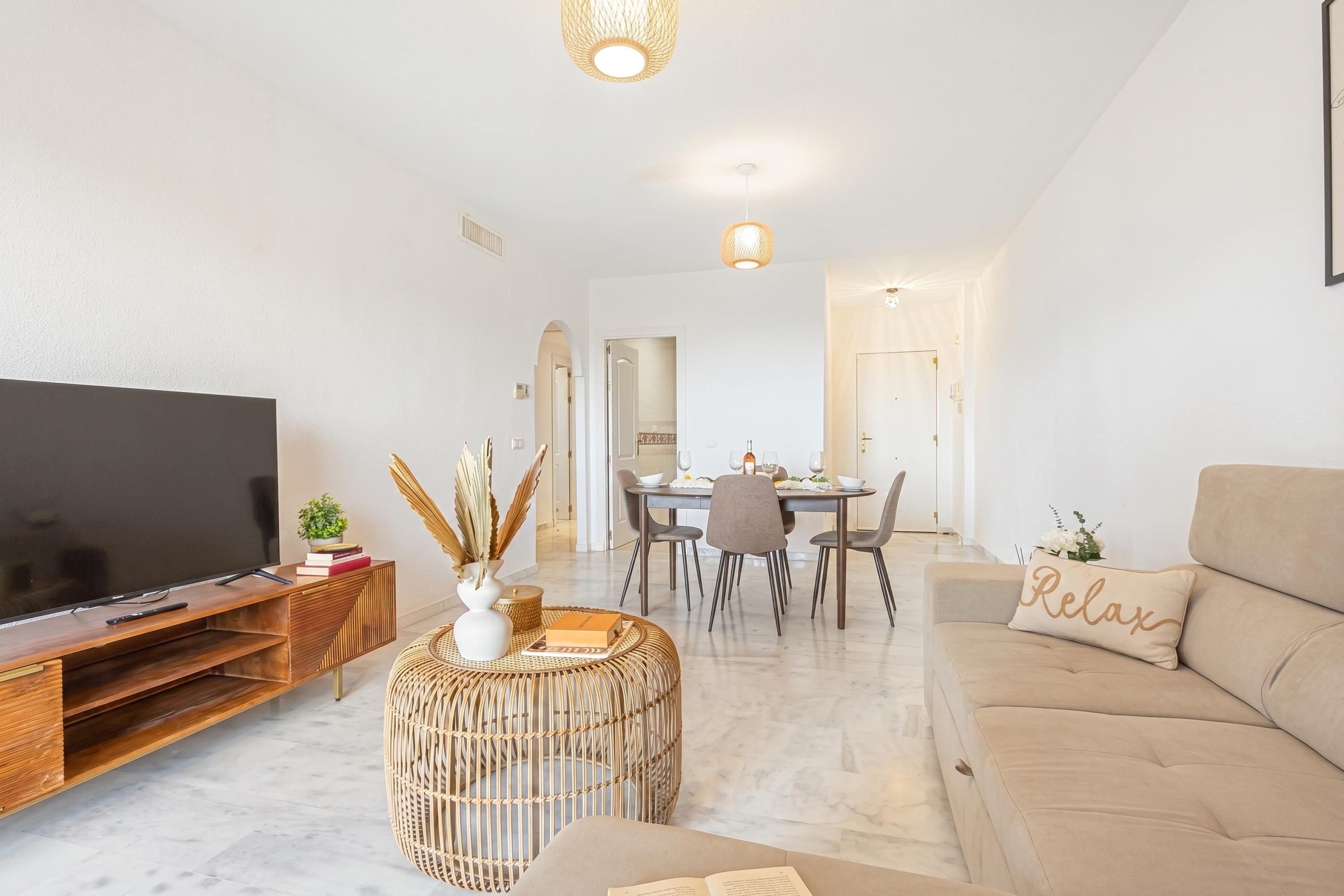Apartamento lua de mel, 2 quartos, 2 banheiros, ao lado da montanha (Reserva De Marbella 2 Sunviews) | Área de estar