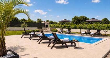 Villa Anastazija Family Retreat With Pool