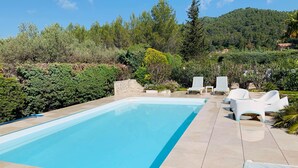 A rectangular swimming pool with a tiled deck, surrounded by white lounge chairs and a variety of greenery. - SPACIOUS VILLA, TENNIS COURT, LARGE PARK (Cuers)