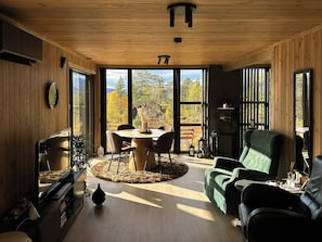 TV, fireplace - Cabin in peace and quiet in the mountains (Stryn)
