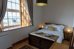 3 quartos, ferros/tábuas de passar roupa, Wi-Fi, roupa de cama