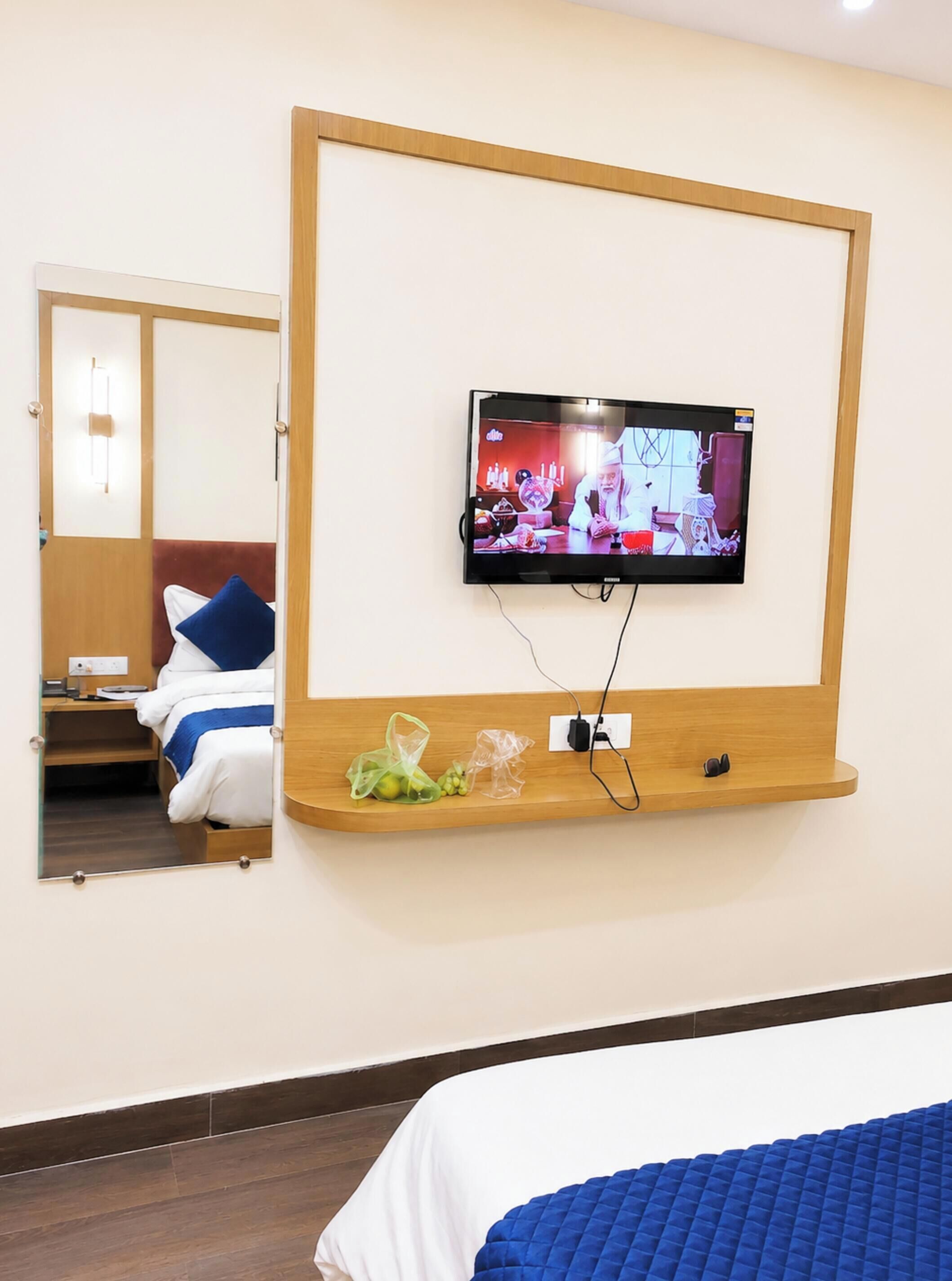 Hypo-allergenic bedding, desk, soundproofing, free WiFi