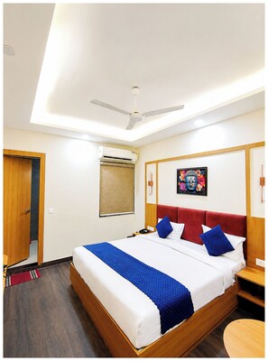 Hypo-allergenic bedding, desk, soundproofing, free WiFi - Hotel Ananta  (Gwalior)
