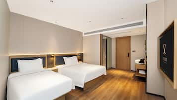 Family Triple Room, Courtyard View | Desk, blackout drapes, soundproofing, free WiFi