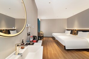 Familien-Dreibettzimmer, Blick auf den Innenhof | Wellness