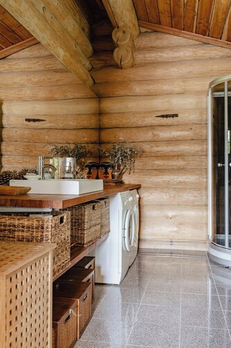 Modern log cabin by Dalby Huse beach