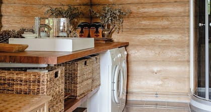 Modern log cabin by Dalby Huse beach