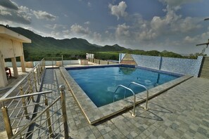 Indoor pool - Hotel Ramgarh Palace (Jaipur)