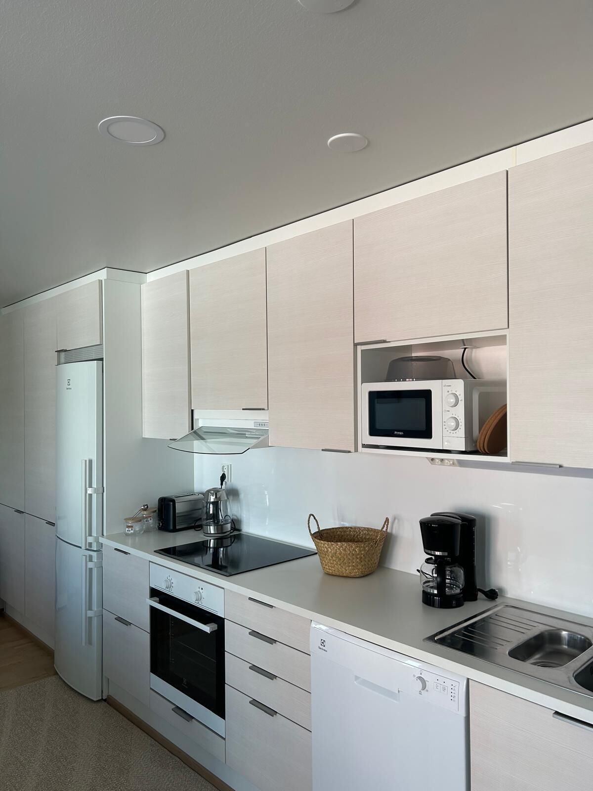 Apartamento Confort, 2 habitaciones, sauna | Cocina privada | Frigorífico grande, microondas, placa de cocina y cafetera o tetera