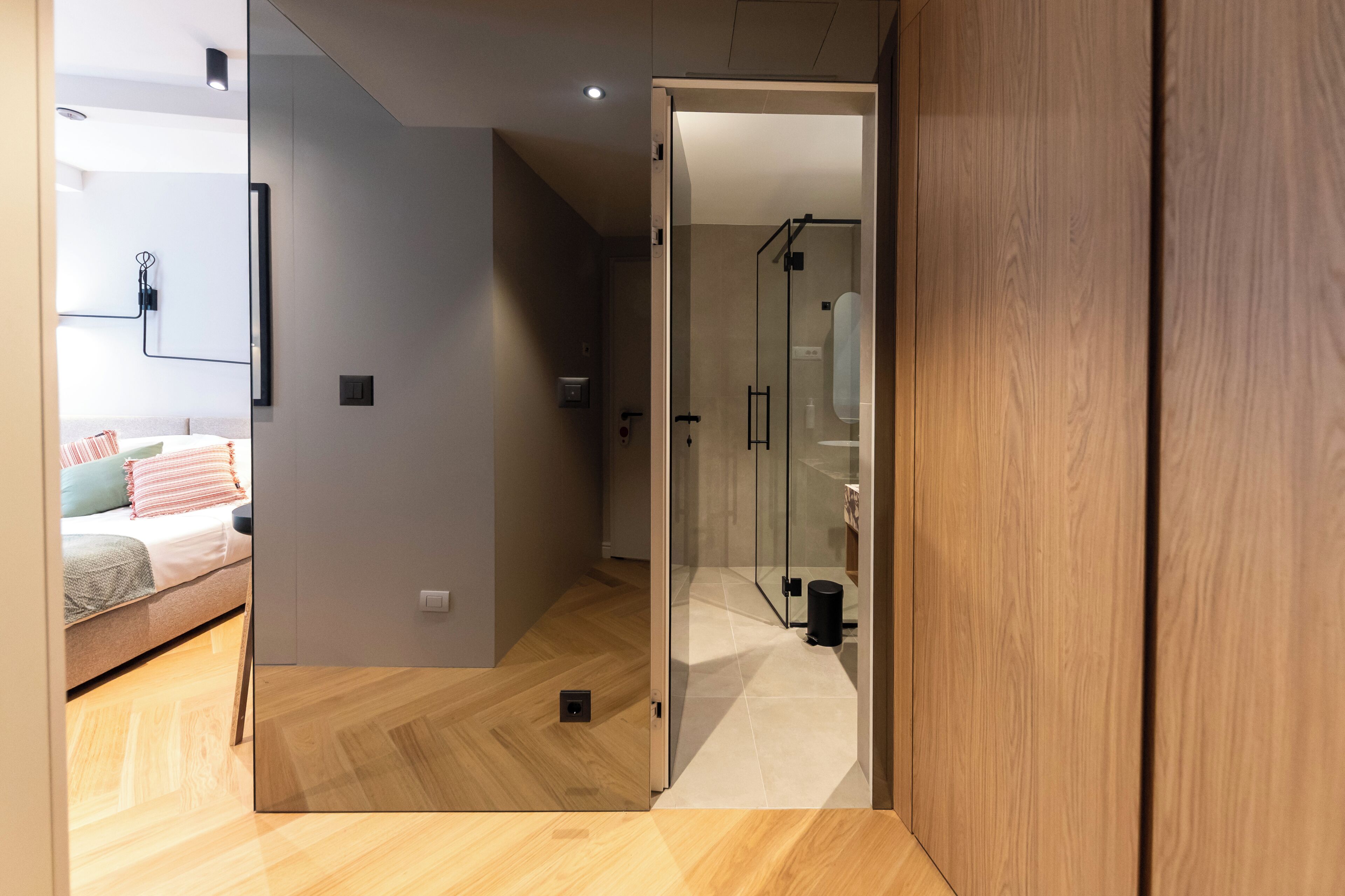Standard Twin Room | Bathroom | Shower, hair dryer, slippers, towels