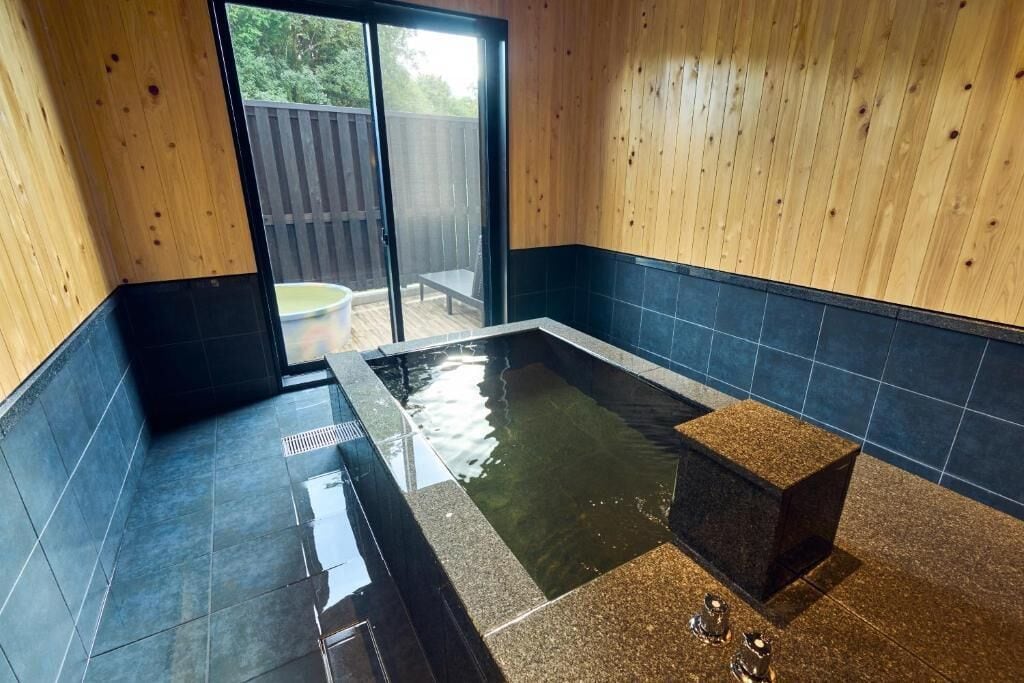 Habitación con 2 camas individuales, baño privado | Wifi gratis