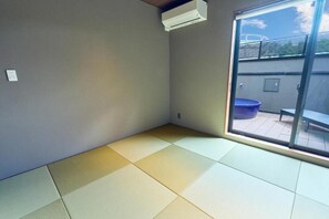 Luxury Suite, Private Bathroom | Interior