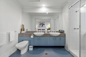 Comfort Apartment, Balcony, City View | Bathroom - Exclusive Stays - Southgate 28 (Southbank)
