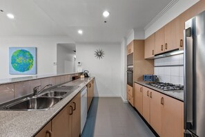 Appartement Confort, balcon, vue ville | Cuisine privée
