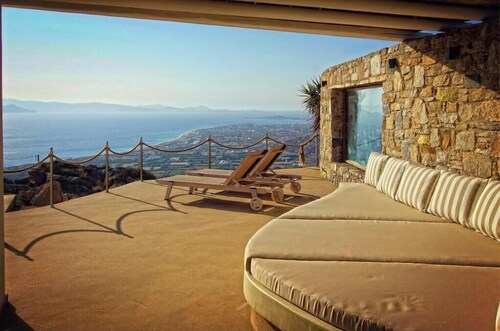 Villa Zephyra – A Peaceful Cycladic Escape with Sea & Sunset Views